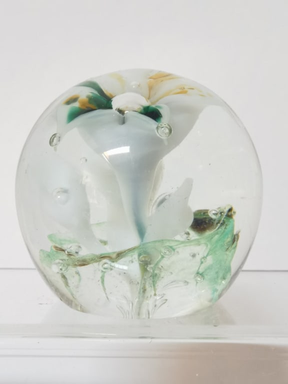 1985 John Barber Flower Glass Paperweight (1 of 3)