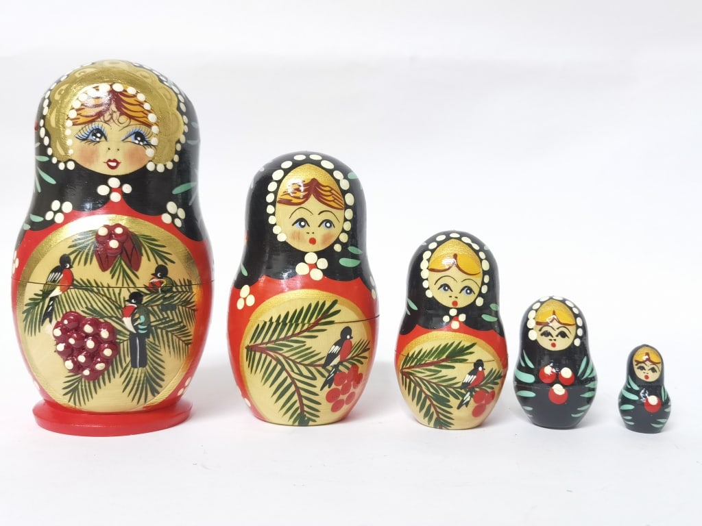 Vintage Russian Hand Painted Nesting Dolls: Vintage Russian Hand Painted Nesting Dolls, 6.75in
