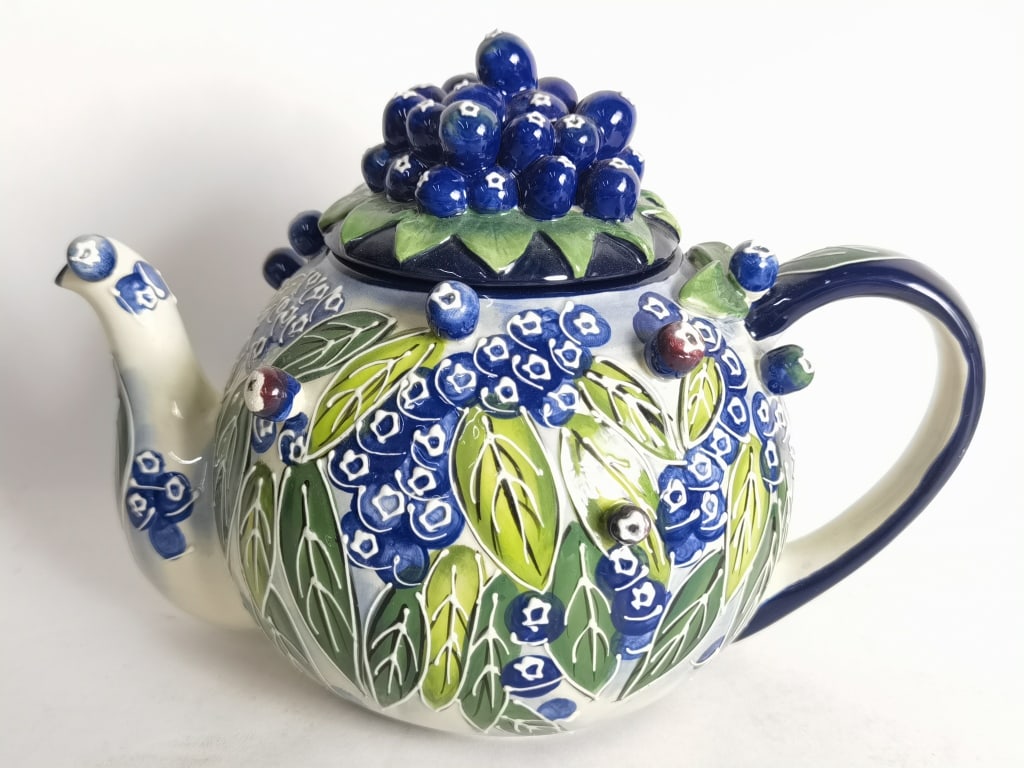 2009 Blue Sky Ceramic Blueberries Teapot (1 of 6)