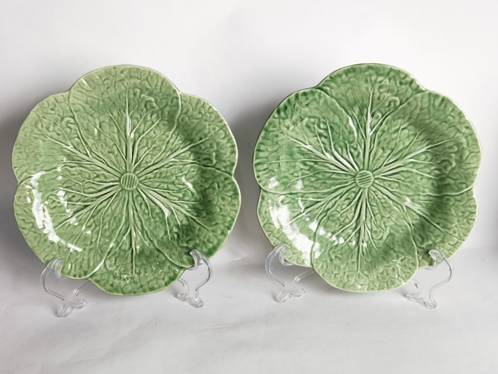 (2) Vintage Bordallo Pinheiro Porcelain Cabbage Plates: (2) Vintage Bordallo Pinheiro Porcelain Cabbage Plates, 9.5in