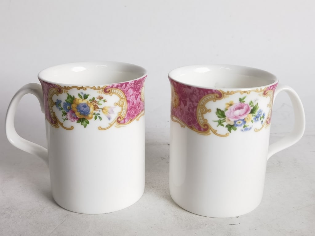 (2) Vintage Royal Albert Lady Carlyle Mugs: (2) Vintage Royal Albert Lady Carlyle Mugs, 3.75in by 4.25in