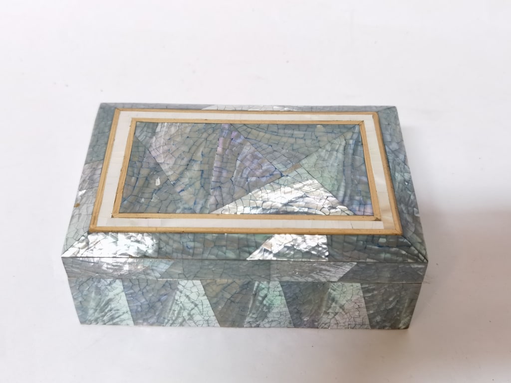 Vintage Mother-of-Pearl Inlay Jewelry Box: Vintage Mother-of-Pearl Inlay Jewelry Box, 2.25in by 6in