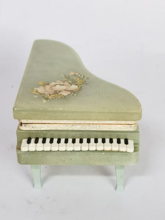 Vintage Alabaster Floral Piano Box: Vintage Alabaster Floral Piano Box, 2.75in by 5.75in