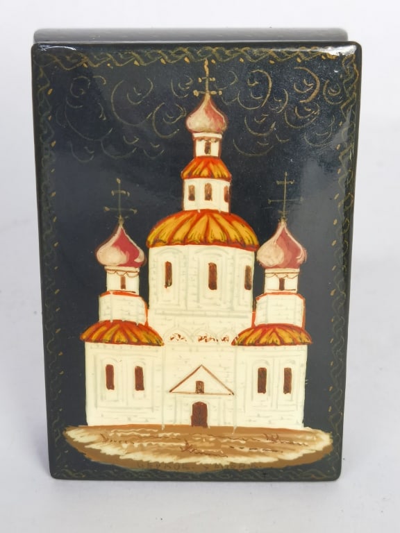 Vintage Russian Hand Painted Jewelry Box: Vintage Russian Hand Painted Jewelry Box, 1.25in by 3.5in