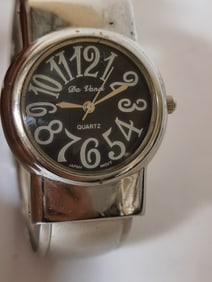 Da Vanai Quartz Watch