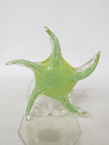 Unmarked Yellow/Green Art Glass Sea Star Paperweig