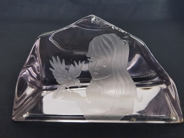 Vintage 1971 RM Yates Crystal Figure Paperweight
