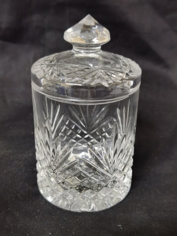 Vintage Crystal Biscuit Jar: Vintage Crystal Biscuit Jar 5.75in