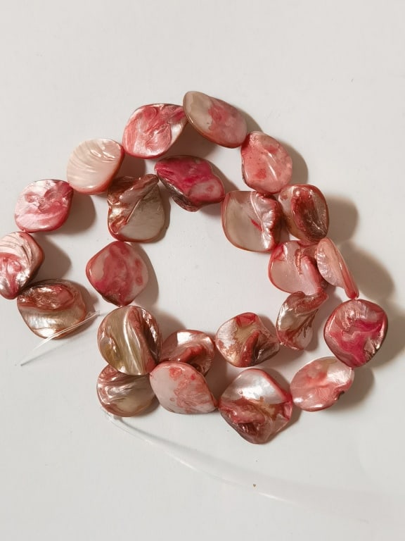 Dyed Natural Shell Beads: Dyed Natural Shell Beads, 5/8in
