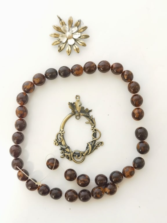 Group of Costume Jewelry Beads: Group of Costume Jewelry Beads, 2.5in