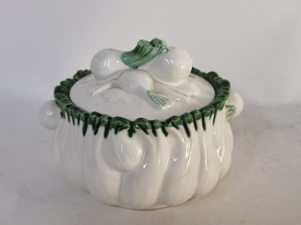 Vintage Nasco Stoneware Porcelain Onoin Covered Ja: Vintage Nasco Stoneware Porcelain Onoin Covered Jar, 4in by 5.5in