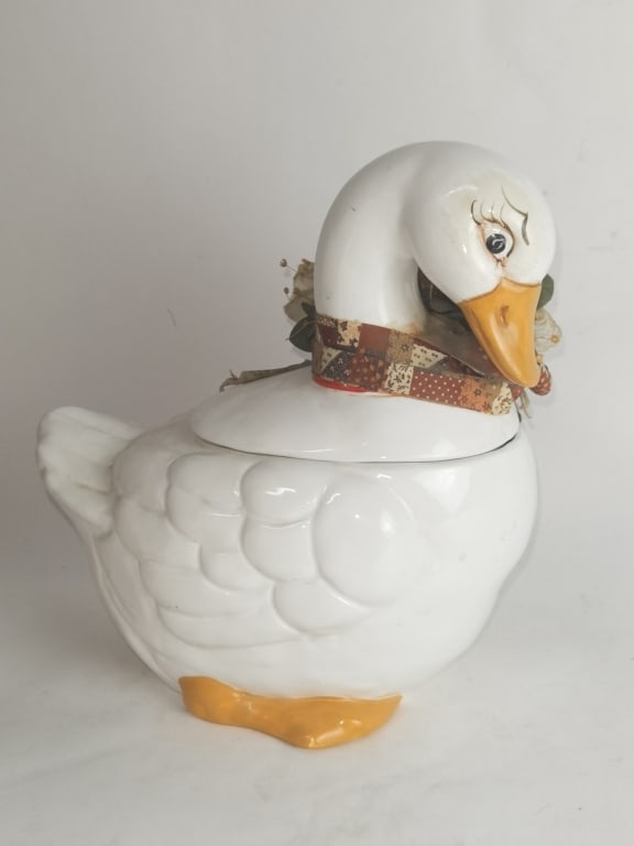 Vintage Porcelain Duck Cookie Jar (1 of 3)