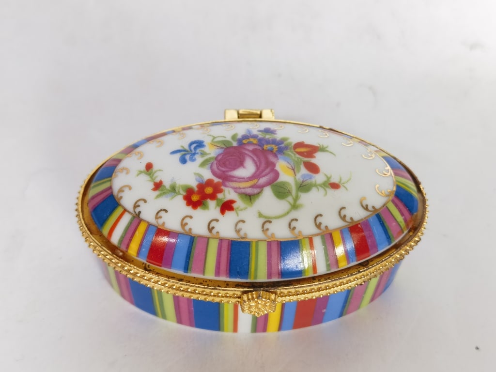 Vintage Porcelain Multicolor Floral Oval Trinket B: Vintage Porcelain Multicolor Floral Oval Trinket Box, 1.5in by 3in