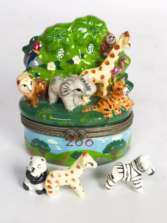 Vintage Porcelain Zoo Animal Trinket Box: Vintage Porcelain Zoo Animal Trinket Box, 3in by 2.75in
