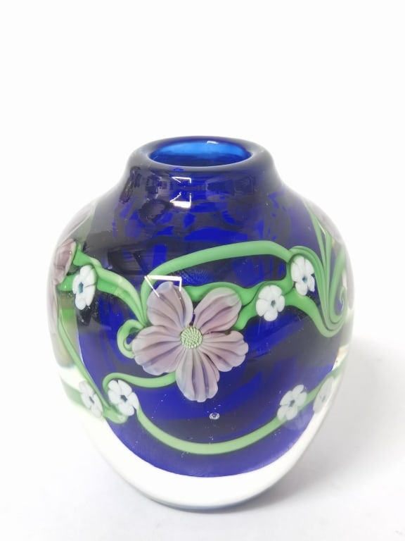 1984 Orient & Flume Floral Cobalt Blue Glass Vase: 1984 Orient & Flume Floral Cobalt Blue Glass Vase, 4in