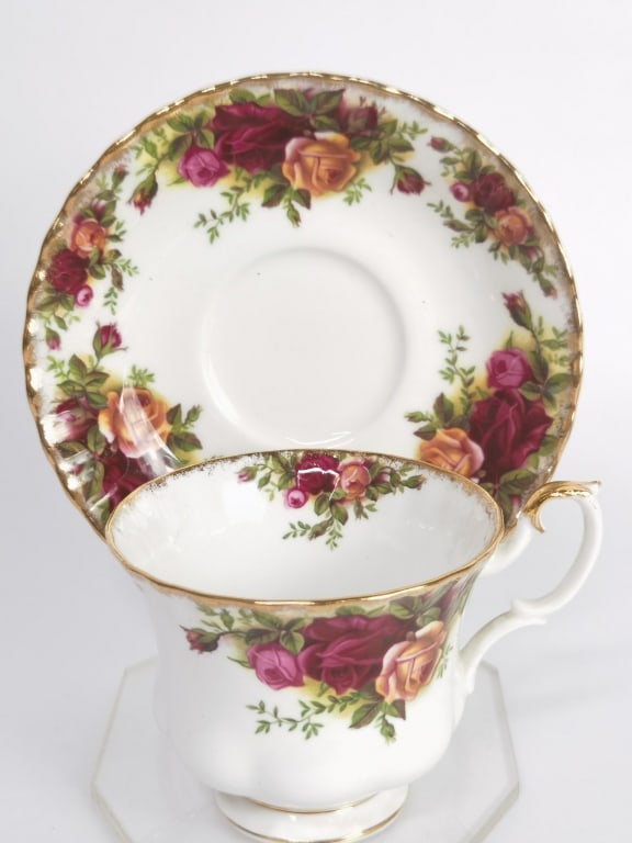 Vintage Royal Albert Old Country Roses Cup Set (1 of 5)