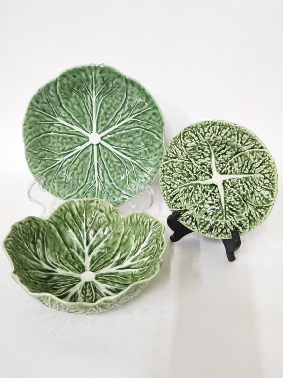 (3) Vintage Bordallo Pinheiro Porcelain Cabbage Pl: (3) Vintage Bordallo Pinheiro Porcelain Cabbage Plates, 5.5-7.5in