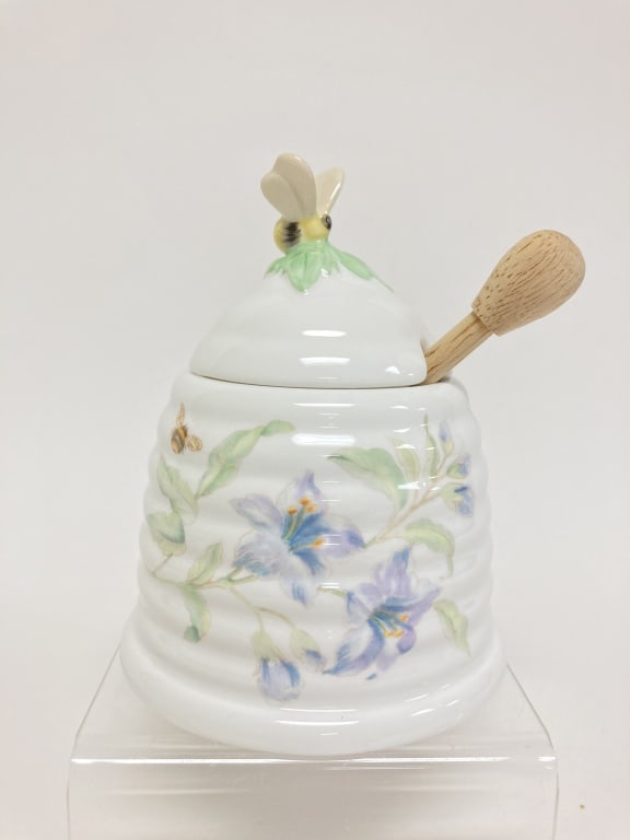 Lenox Porcelain Butterfly Meadow Beehive Honey Jar: Lenox Porcelain Butterfly Meadow Beehive Honey Jar, 5in