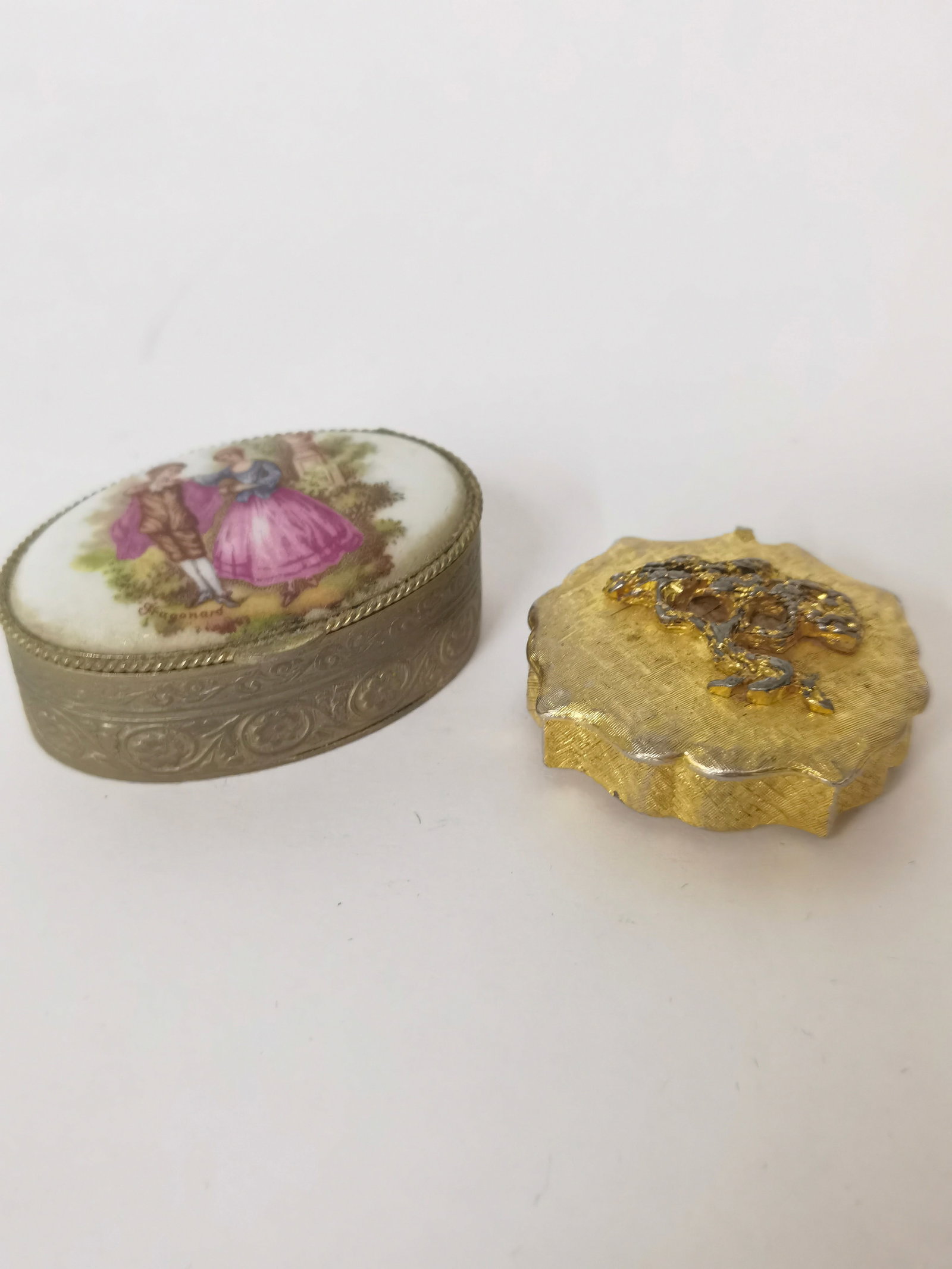 (2) Vintage Trinket Boxes: (2) Vintage Trinket Boxes, 2in