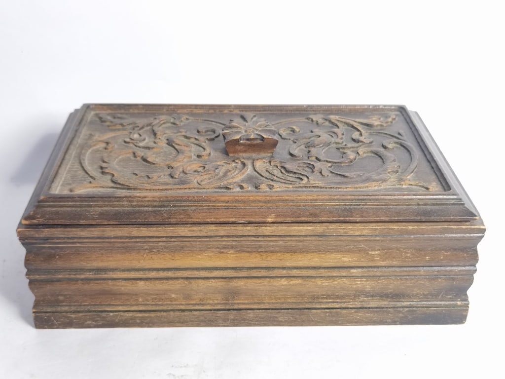 Large Vintage Wood Carved Trinket Box (1 of 4)