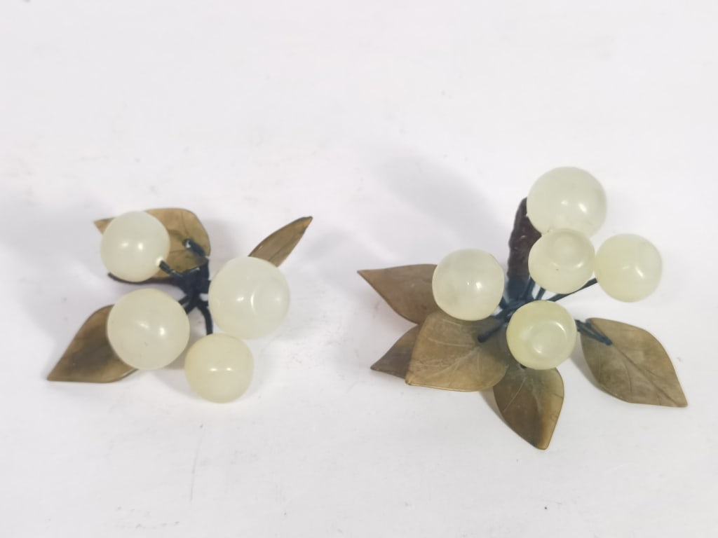 (2) Vintage Chinese Jade Grapes (1 of 3)