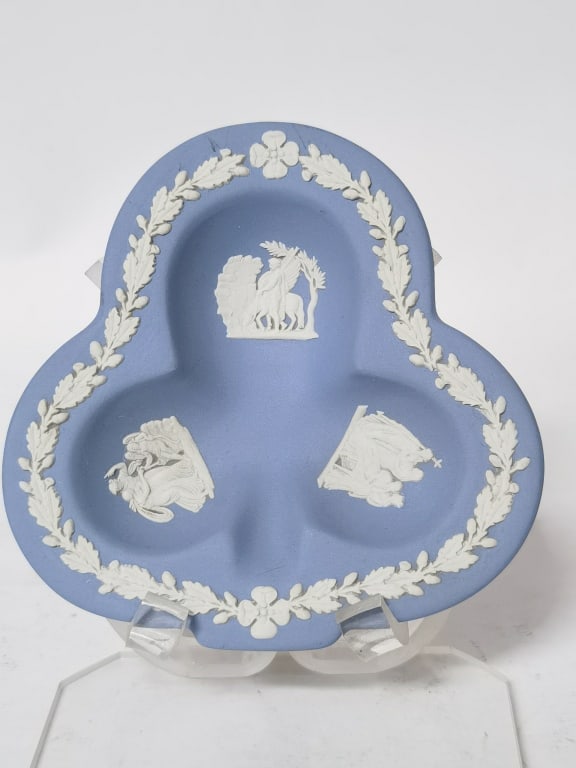 Wedgwood Jasperware Blue Clover Dish: Wedgwood Jasperware Blue Clover Dish, 4.5in