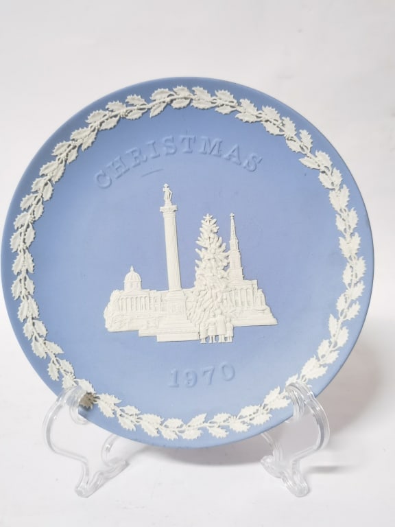 1970 Wedgwood Jasperware Blue Christmas Plate: 1970 Wedgwood Jasperware Blue Christmas Plate, 8in