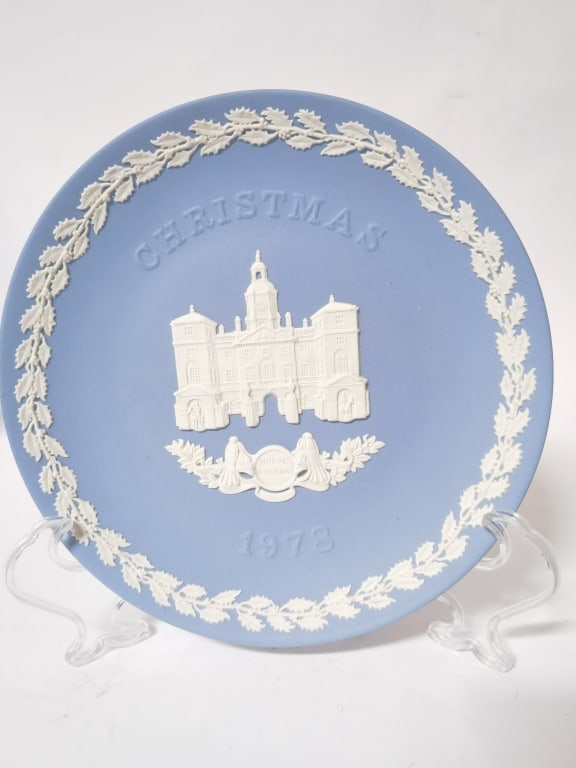 1978 Wedgwood Jasperware Blue Christmas Plate: 1978 Wedgwood Jasperware Blue Christmas Plate, 8in