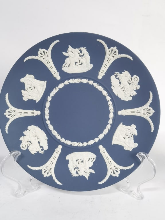 Vintage Wedgwood Jasperware Dark Blue Plate: Vintage Wedgwood Jasperware Dark Blue Plate, 8in