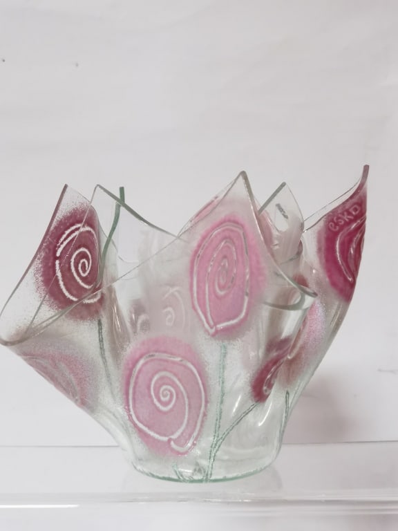 Signed Esko Pink Swirl Art Glass Handkerchief Vase: Signed Esko Pink Swirl Art Glass Handkerchief Vase, 7in by 5in