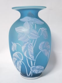 1984 Cincinnati Art Museum Cameo Frosted Blue Glas