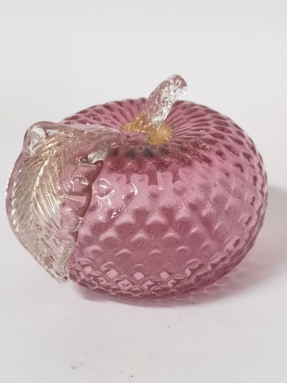 Vintage Murano Italy Pink Glass Apple: Vintage Murano Italy Pink Glass Apple, 3.75in