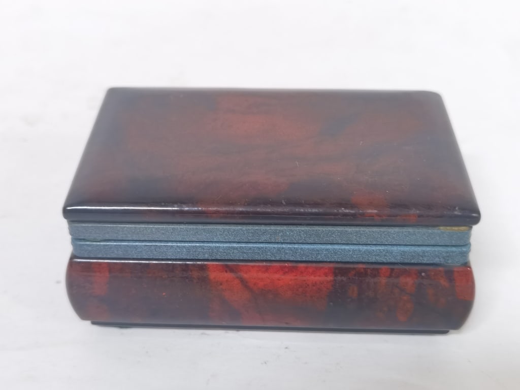 Vintage Italian Alabaster Jewelry Box: Vintage Italian Alabaster Jewelry Box, 1.75in by 4.25in