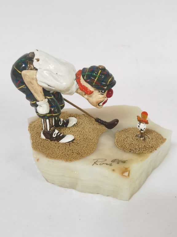 1984 Ron Lee "Playing Golf" Figurine on Onyx Base: 1984 Ron Lee "Playing Golf" Figurine on Onyx Base, 4in by 4.75in