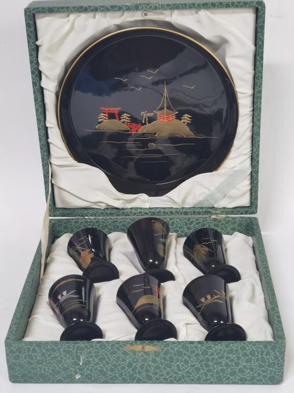 Set of Vintage Japanese Maki-e Laquer Wine Cups: Set of Vintage Japanese Maki-e Laquer Wine Cups, 2.75in by 7.5in