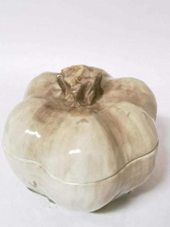 Vintage Italian Porcelain Garlic Covered Box: Vintage Italian Porcelain Garlic Covered Box, 6in