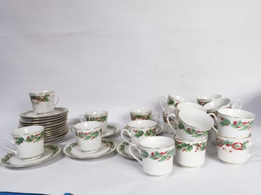 (36) 1990 Vintage Sango Porcelain Noel Tea Wares