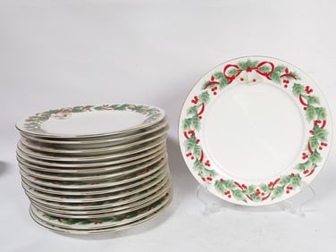 (16) 1990 Vintage Sango Porcelain Noel Plates