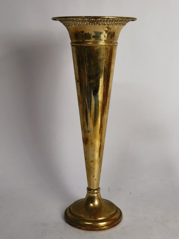 Vintage Brass Trumpet Vase: Vintage Brass Trumpet Vase, 13.5in