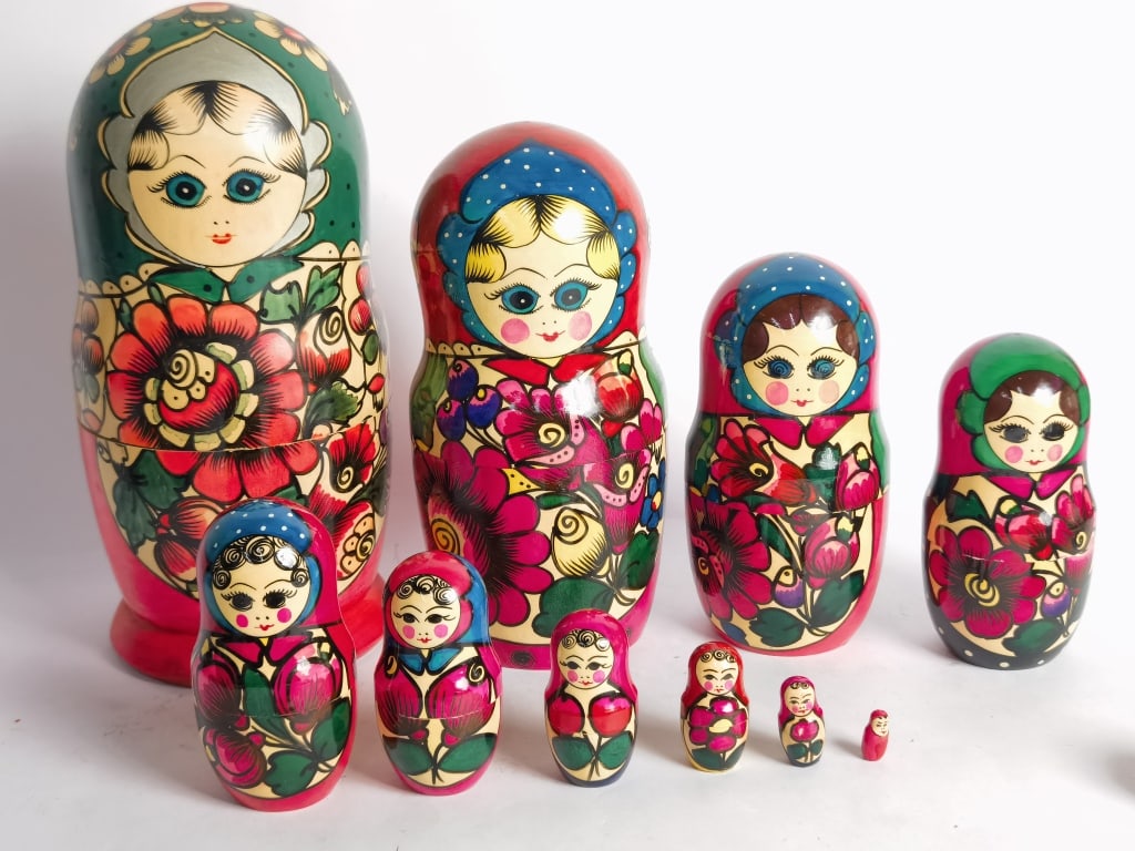 Set of Large Vintage Russian Hand Painted Nesting: Set of Large Vintage Russian Hand Painted Nesting Dolls, 11in