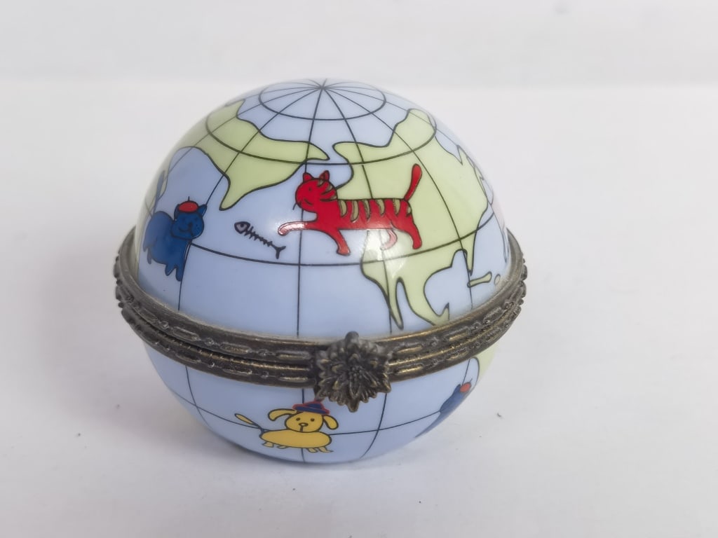 Vintage Villeroy & Boch Porcelain Globe Trinket Bo (1 of 6)