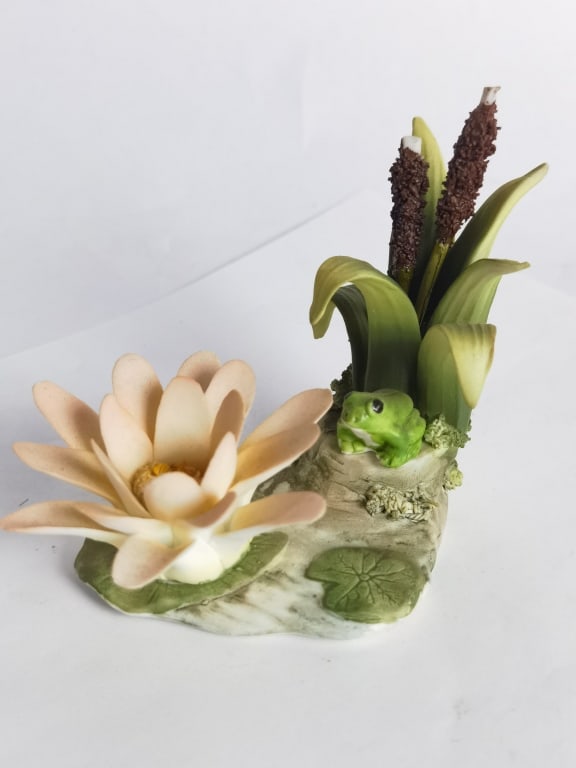 Vintage Porcelain Lotus Flower and Frog Figurine: Vintage Porcelain Lotus Flower and Frog Figurine, 3 7/8in by 4.25in