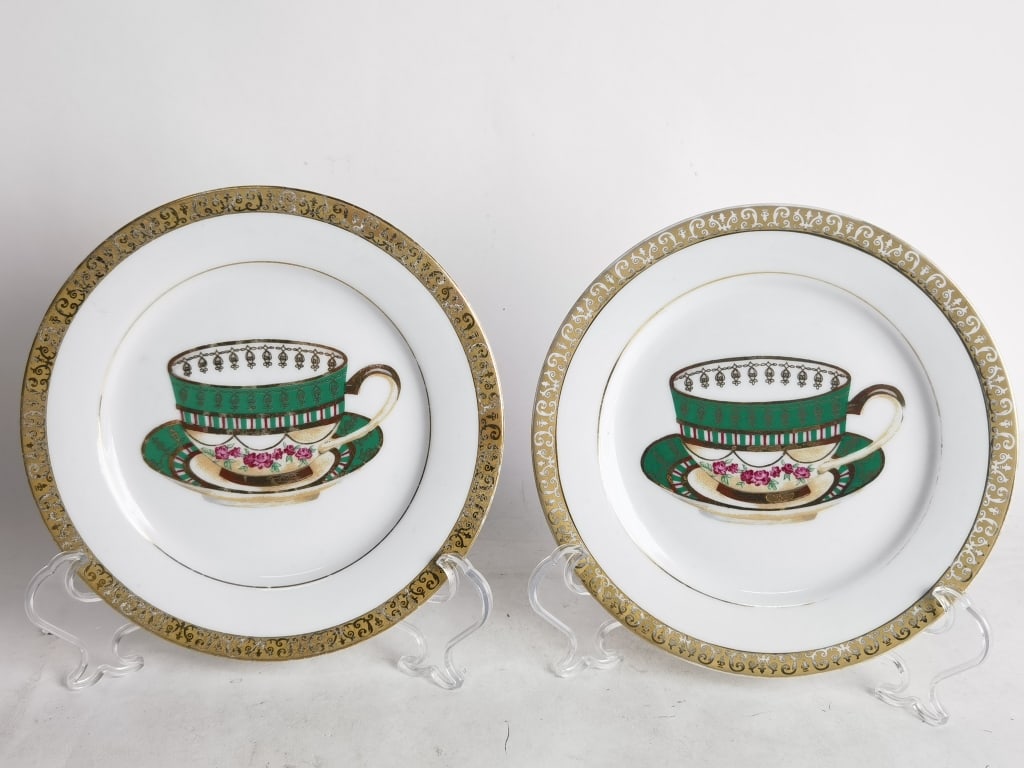 (2) Vintage Royal Gallery Gold Buffet Plates (1 of 5)
