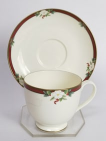 Vintage Pfaltzgraff Yuletide Porcelain Cup Set