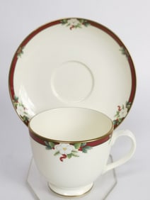 Vintage Pfaltzgraff Yuletide Porcelain Cup Set