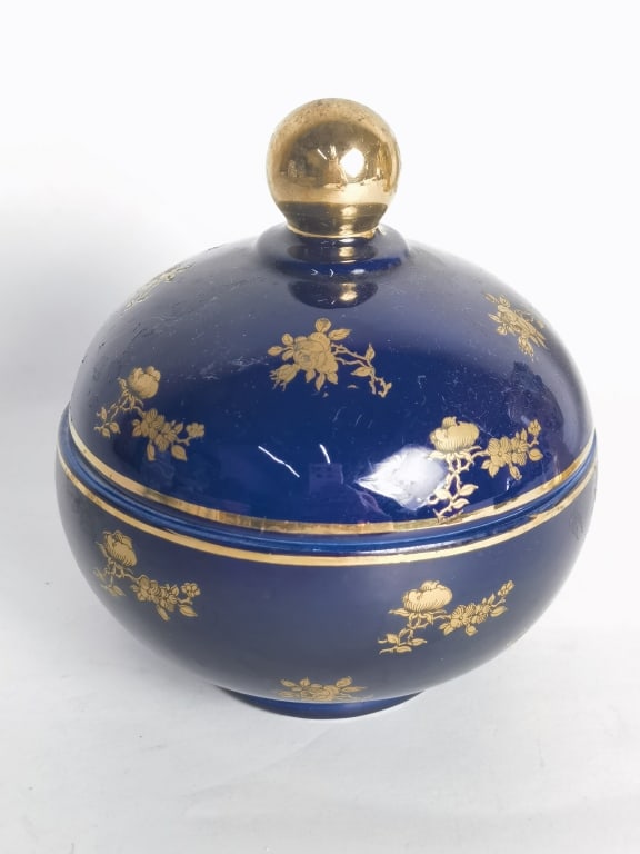 Vintage Gilt Cobalt Blue Porcelain Sugar Bowl: Vintage Gilt Cobalt Blue Porcelain Sugar Bowl, 5.25in by 4.75in