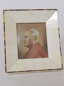 Avorio Photo Frame with the Pope Portrait