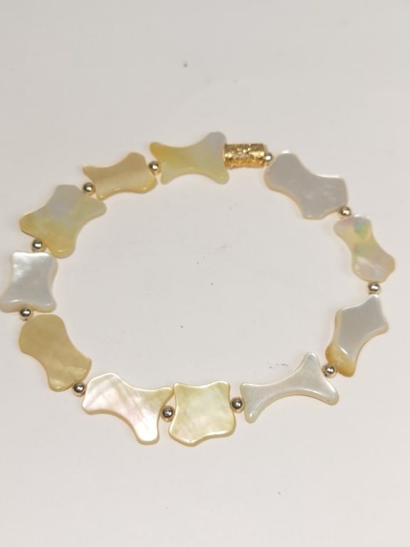 Vintage Mother-of-Pearl Bracelet: Vintage Mother-of-Pearl Bracelet, 3i