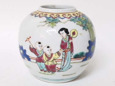Vintage Chinese Porcelain Famille Rose Jar