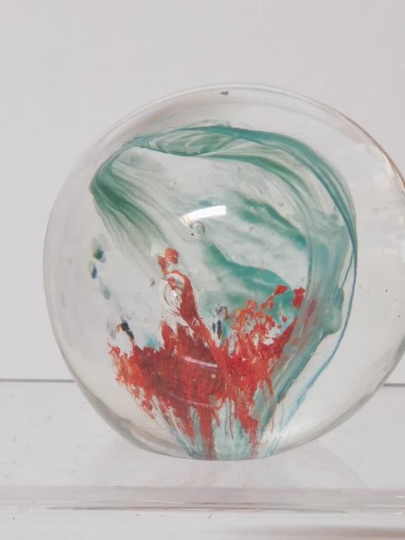 Unmarked Green/Red Art Glass Paperweight: Unmarked Green/Red Art Glass Paperweight, 2.5in